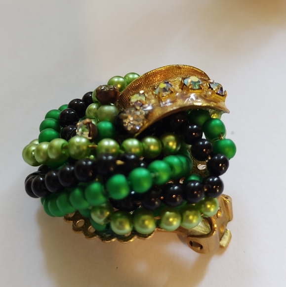 Vibrant Mid Century Green Beaded Pin-wheel Brooch and Earrings - Picture 4 of 12
